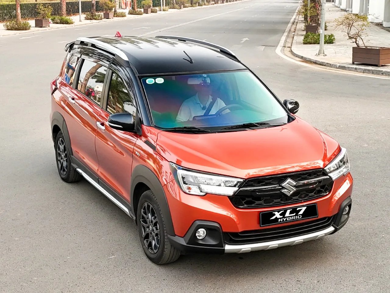 Suzuki XL7 Hybrid
